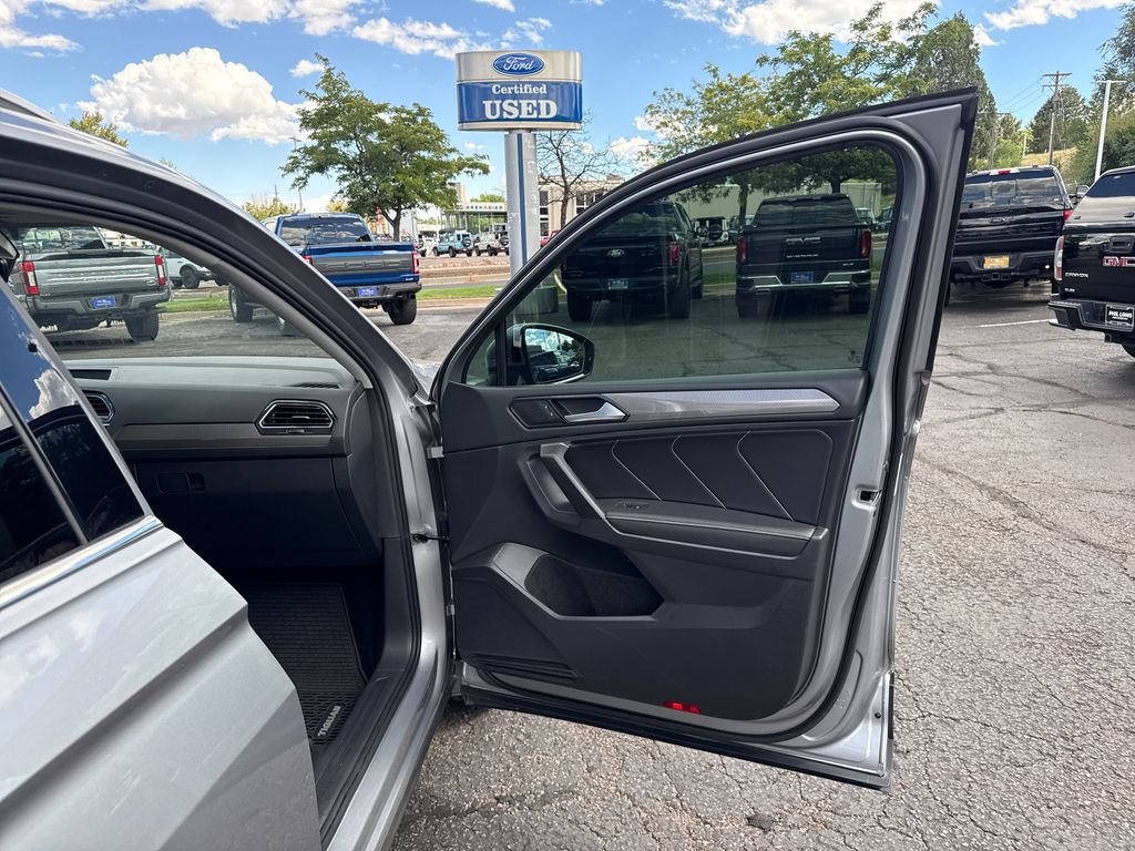 Used 2023 Volkswagen Tiguan SE AWD/4WD image 28