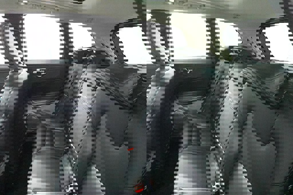 Used 2023 Volvo XC60 B5 Core image 26