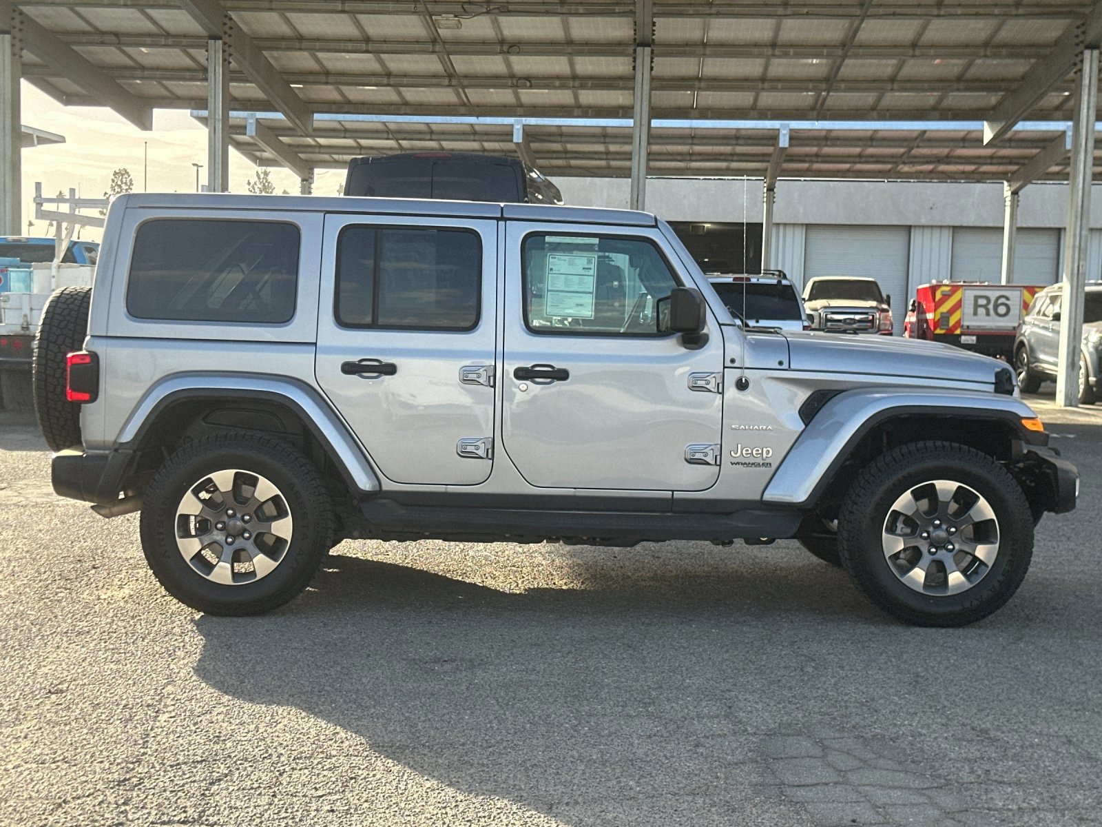 Used 2018 Jeep Wrangler Unlimited Sahara w/ Safety Group image 6