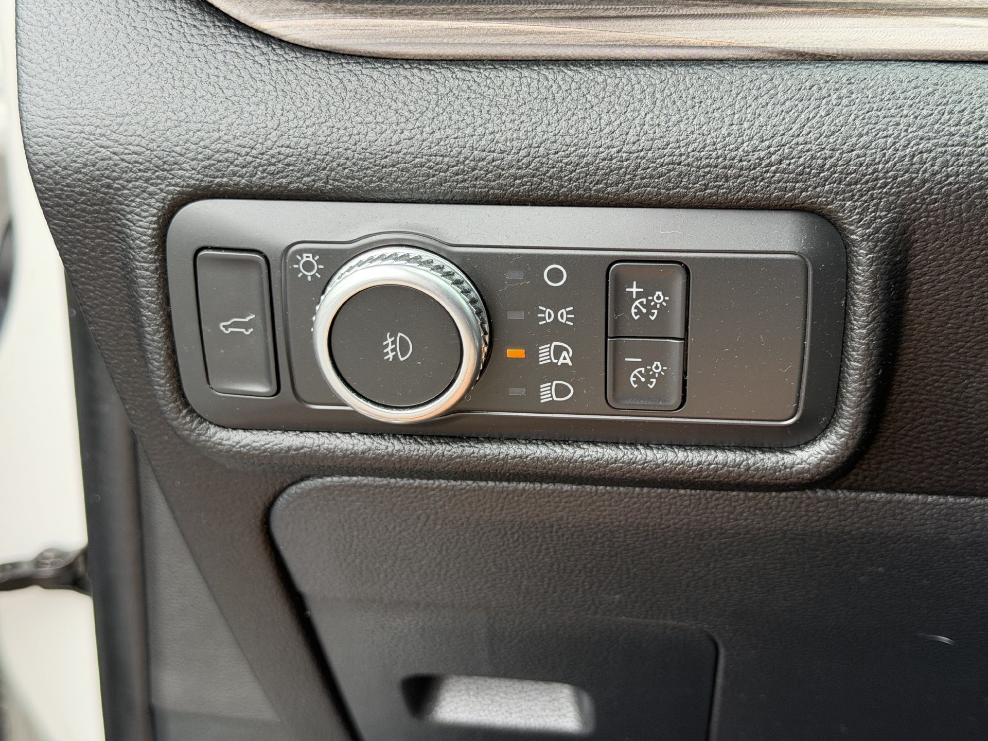 Certified 2022 Ford Explorer Limited AWD/4WD image 10