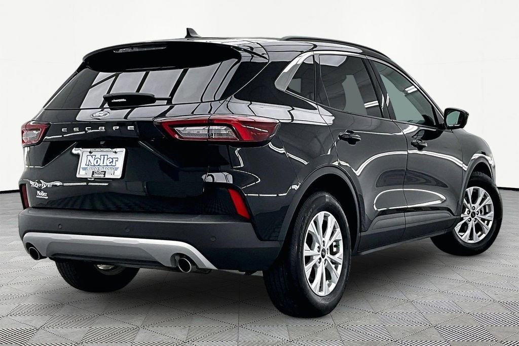 Certified 2023 Ford Escape Active w/ Tech Pack #2 FWD image 2