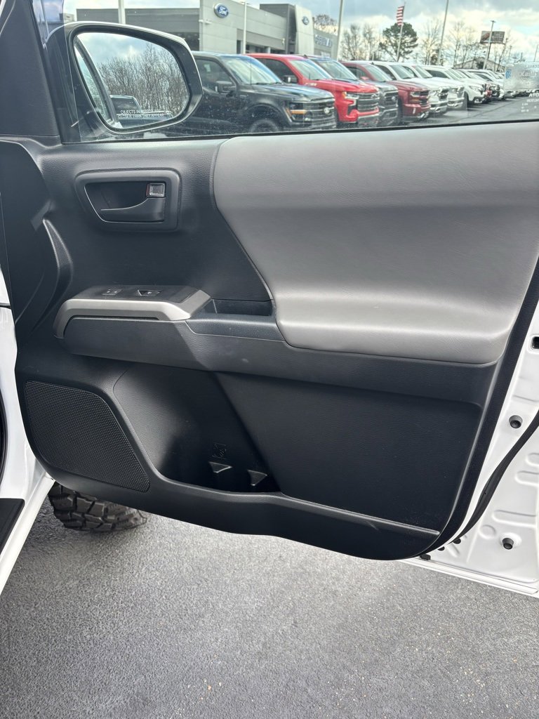 Used 2017 Toyota Tacoma SR5 image 5