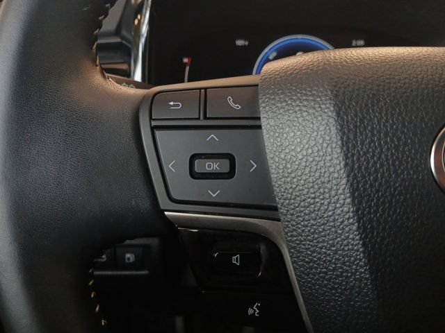 Used 2025 Toyota Camry SE FWD image 5