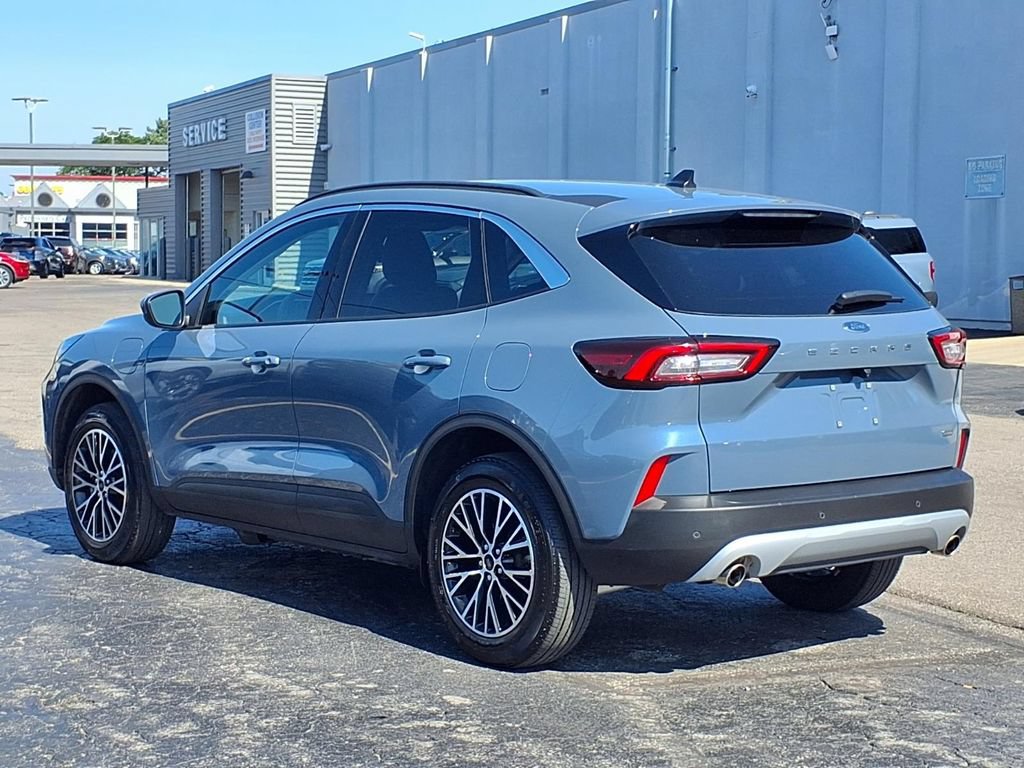 Certified 2024 Ford Escape SE FWD image 2