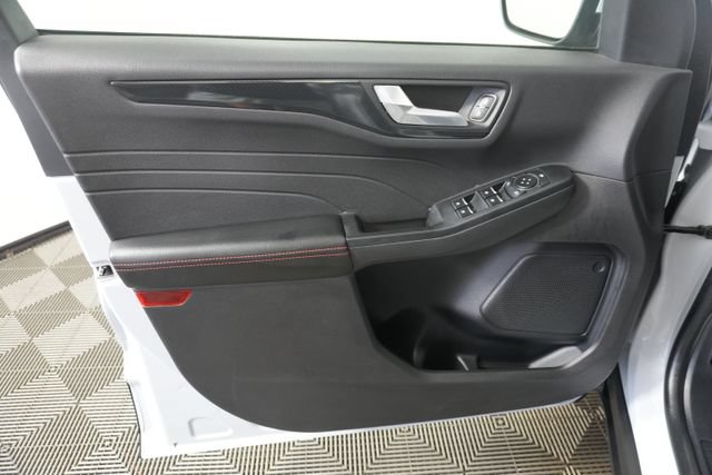 Certified 2025 Ford Escape ST-Line Select AWD/4WD image 31