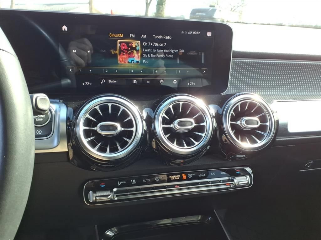 Used 2021 Mercedes-Benz GLB 250 4MATIC image 23