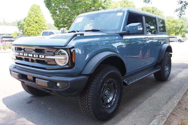 Certified 2025 Ford Bronco Outer Banks w/ Sasquatch Package AWD/4WD image 3