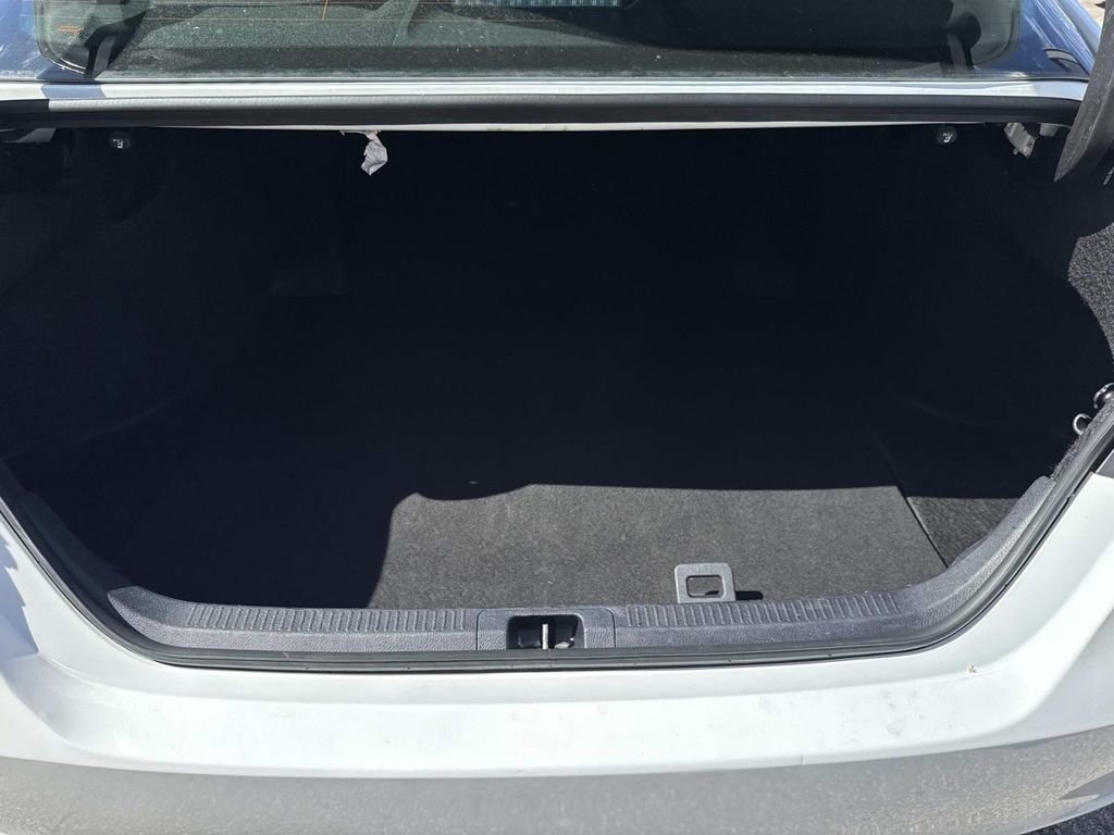 Used 2024 Toyota Camry SE FWD image 9