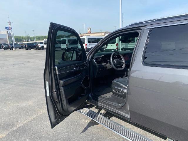 Used 2022 Jeep Wagoneer Series III w/ Premium Group I image 10