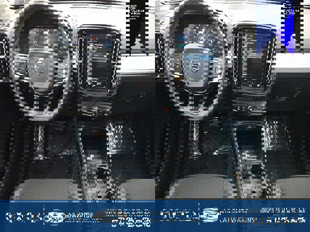 Used 2020 Volvo XC40 T5 Momentum w/ Protection Package Premier image 11