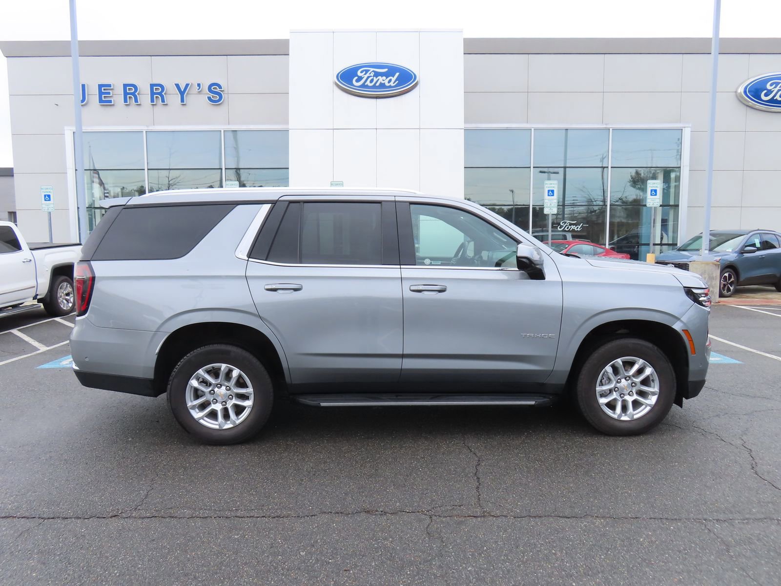 Used 2025 Chevrolet Tahoe LT image 8