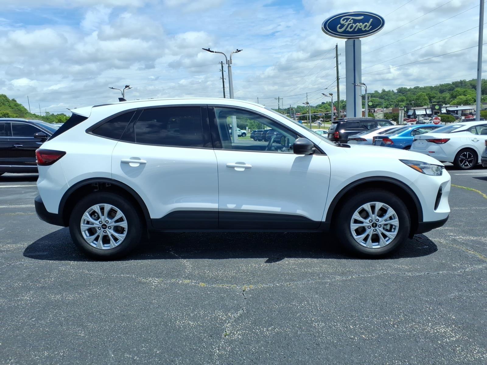 Certified 2025 Ford Escape Active AWD/4WD image 9