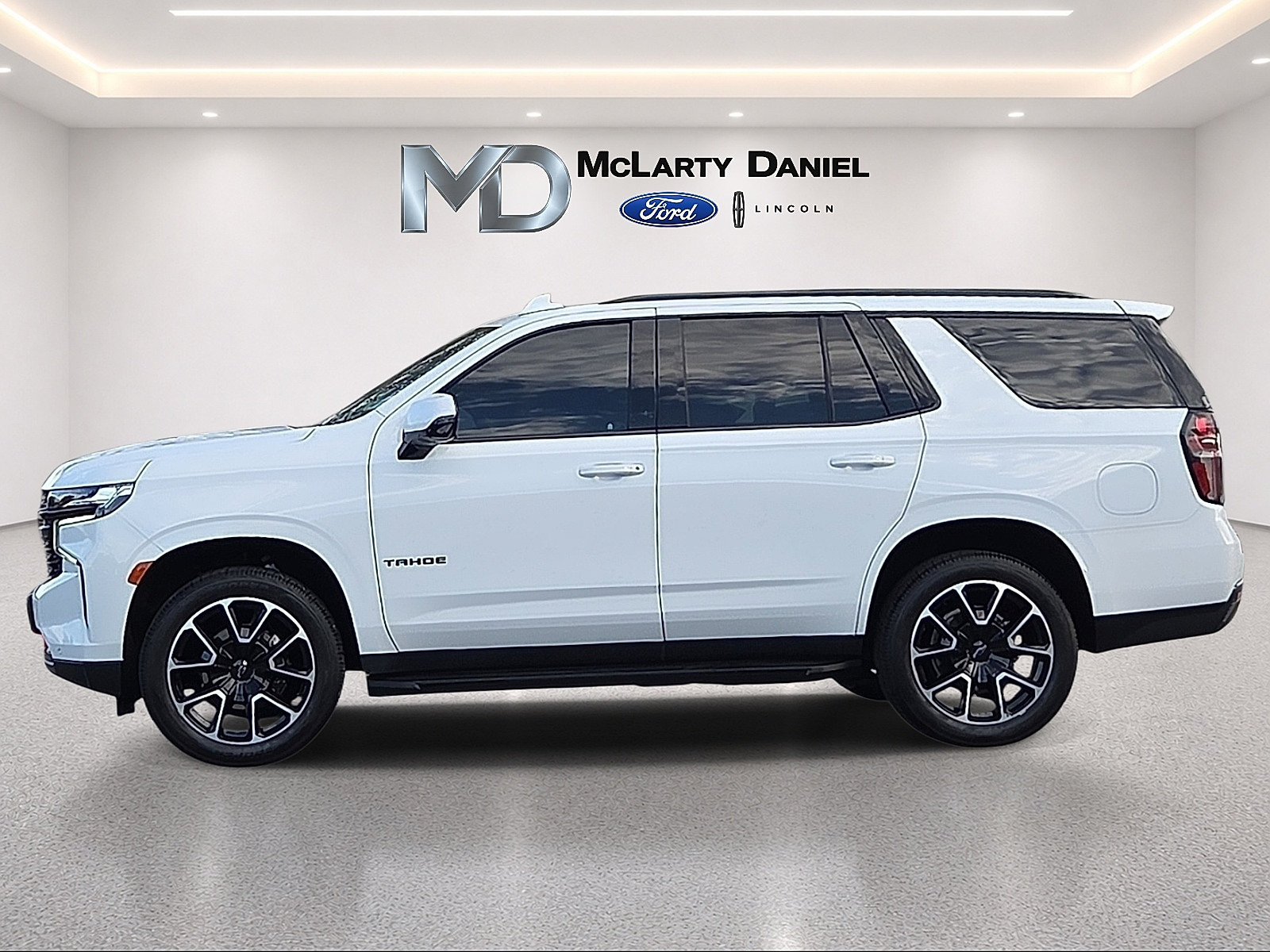 Used 2024 Chevrolet Tahoe RST w/ Luxury Package AWD/4WD image 3