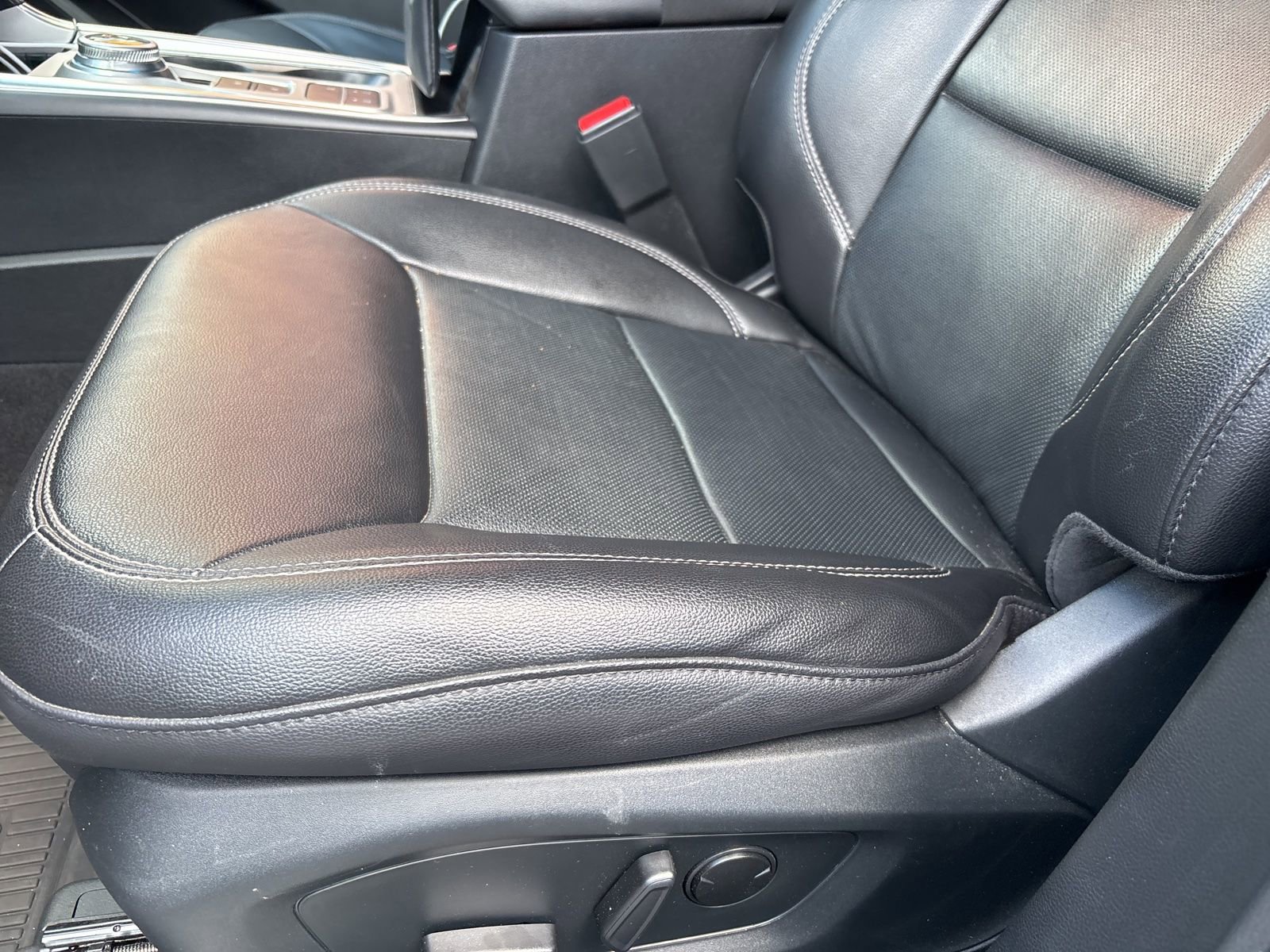 Certified 2023 Ford Explorer Limited w/ Limited Technology Package RWD image 7