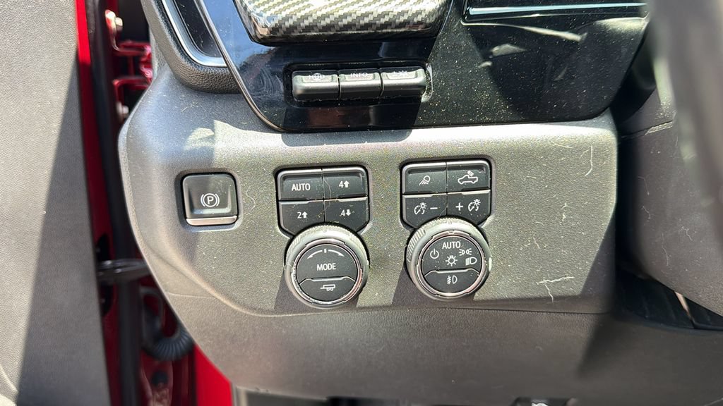 Used 2022 Chevrolet Silverado 1500 High Country w/ Technology Package AWD/4WD image 15