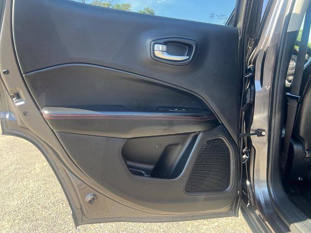 Used 2018 Jeep Compass Trailhawk w/ Leather Interior Group AWD/4WD image 39
