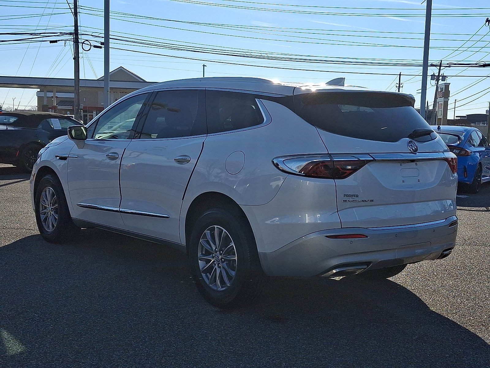 Used 2023 Buick Enclave Essence image 4
