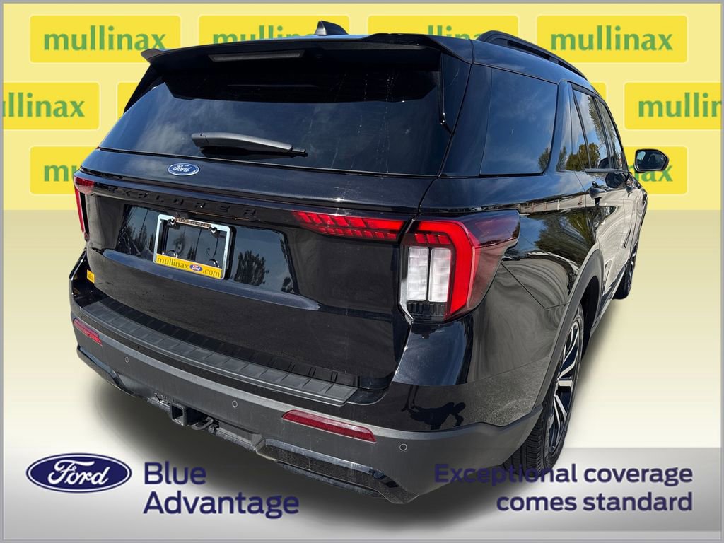 Certified 2025 Ford Explorer ST-Line image 3