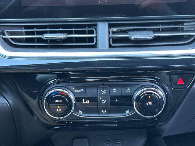Used 2024 Chevrolet Trax RS w/ Sunroof Package FWD image 19