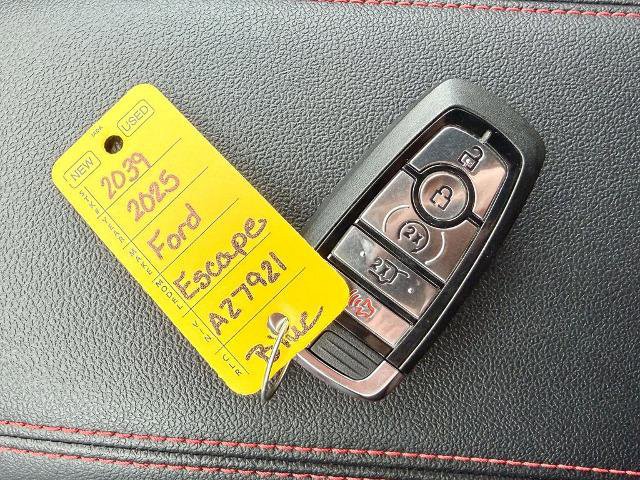 Certified 2025 Ford Escape ST-Line Elite w/ Premium Technology Package image 37