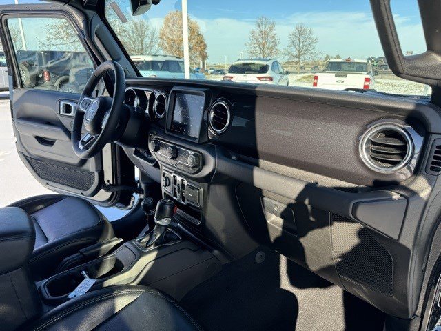 Used 2023 Jeep Wrangler Unlimited Sahara image 35