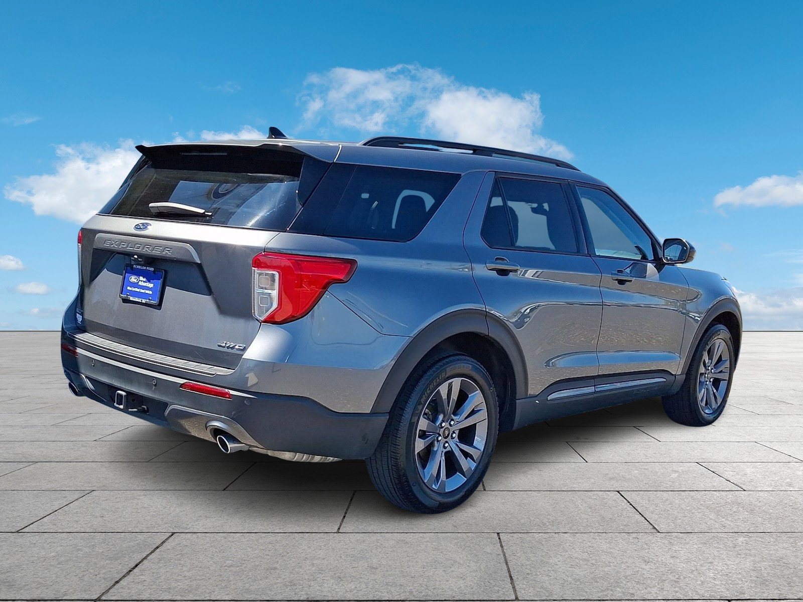 Certified 2023 Ford Explorer XLT w/ Equipment Group 202A AWD/4WD image 4