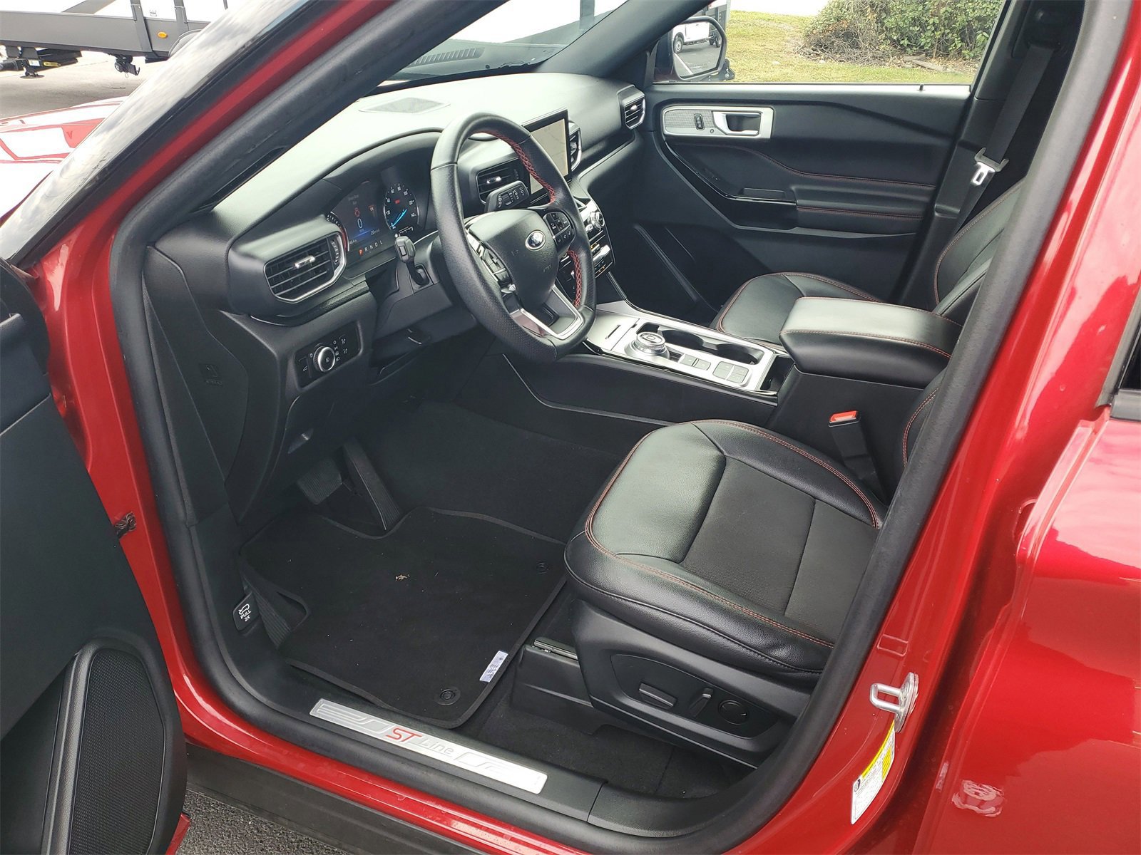 Certified 2023 Ford Explorer ST-Line w/ Class IV Trailer Tow Package image 17