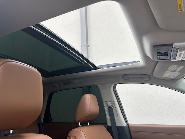 Used 2024 Nissan Pathfinder Platinum w/ Cargo Package FWD image 12