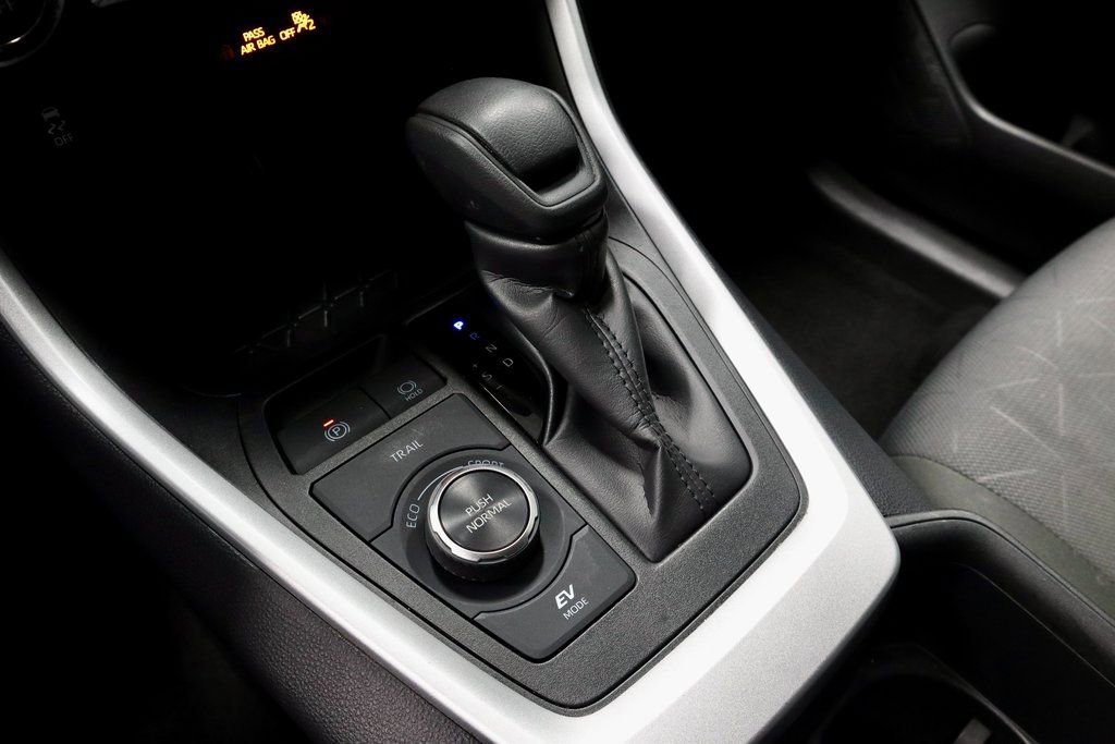 Used 2025 Toyota RAV4 XLE image 33