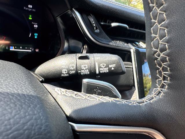 Used 2023 Jeep Grand Cherokee 4WD 4xe image 16