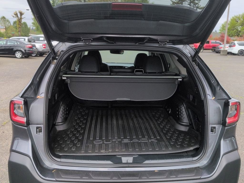 Used 2025 Subaru Outback Onyx Edition AWD/4WD image 25