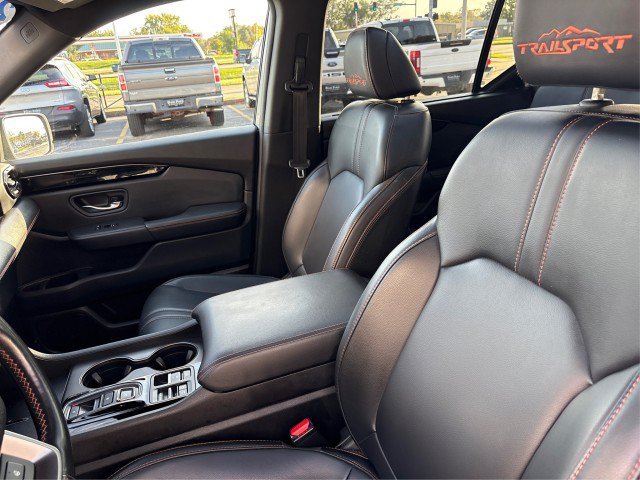 Used 2025 Honda Pilot TrailSport image 9