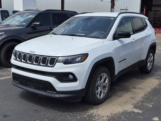 Used 2024 Jeep Compass Latitude AWD/4WD image 3