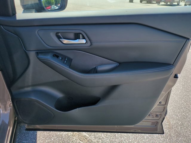Used 2024 Nissan Rogue SV w/ SV Premium Package AWD/4WD image 33
