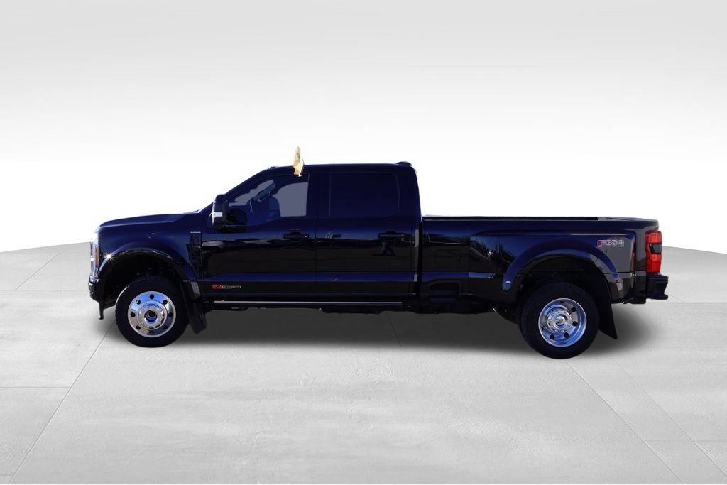 Certified 2025 Ford F450 Platinum w/ FX4 Off-Road Package image 3