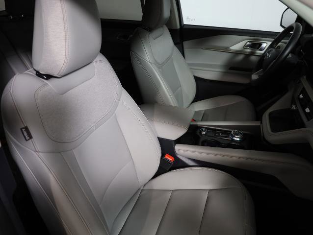 Certified 2025 Ford Explorer Active w/ Active Comfort Package image 9