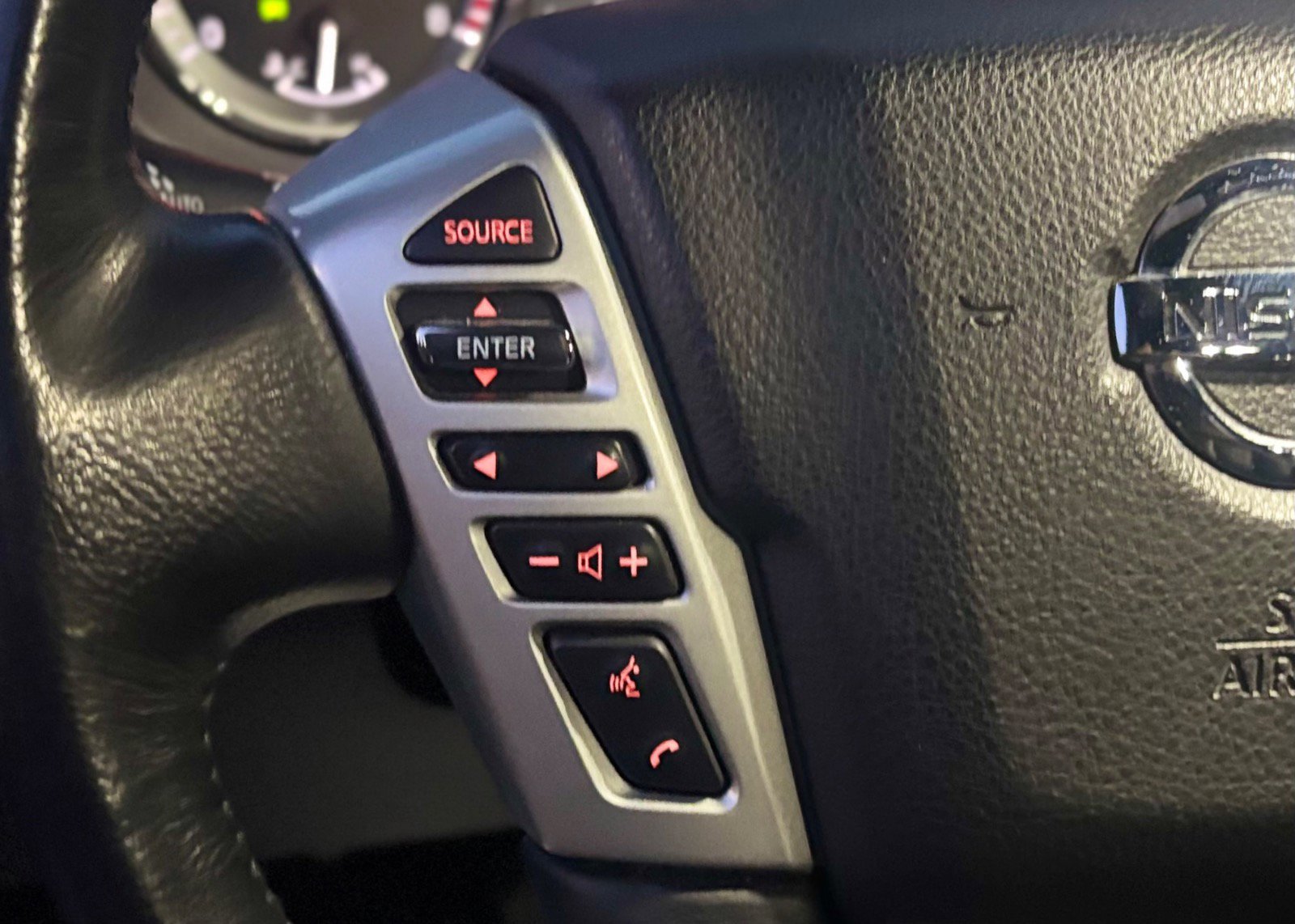 Used 2019 Nissan Titan SV w/ SV Convenience Package image 27