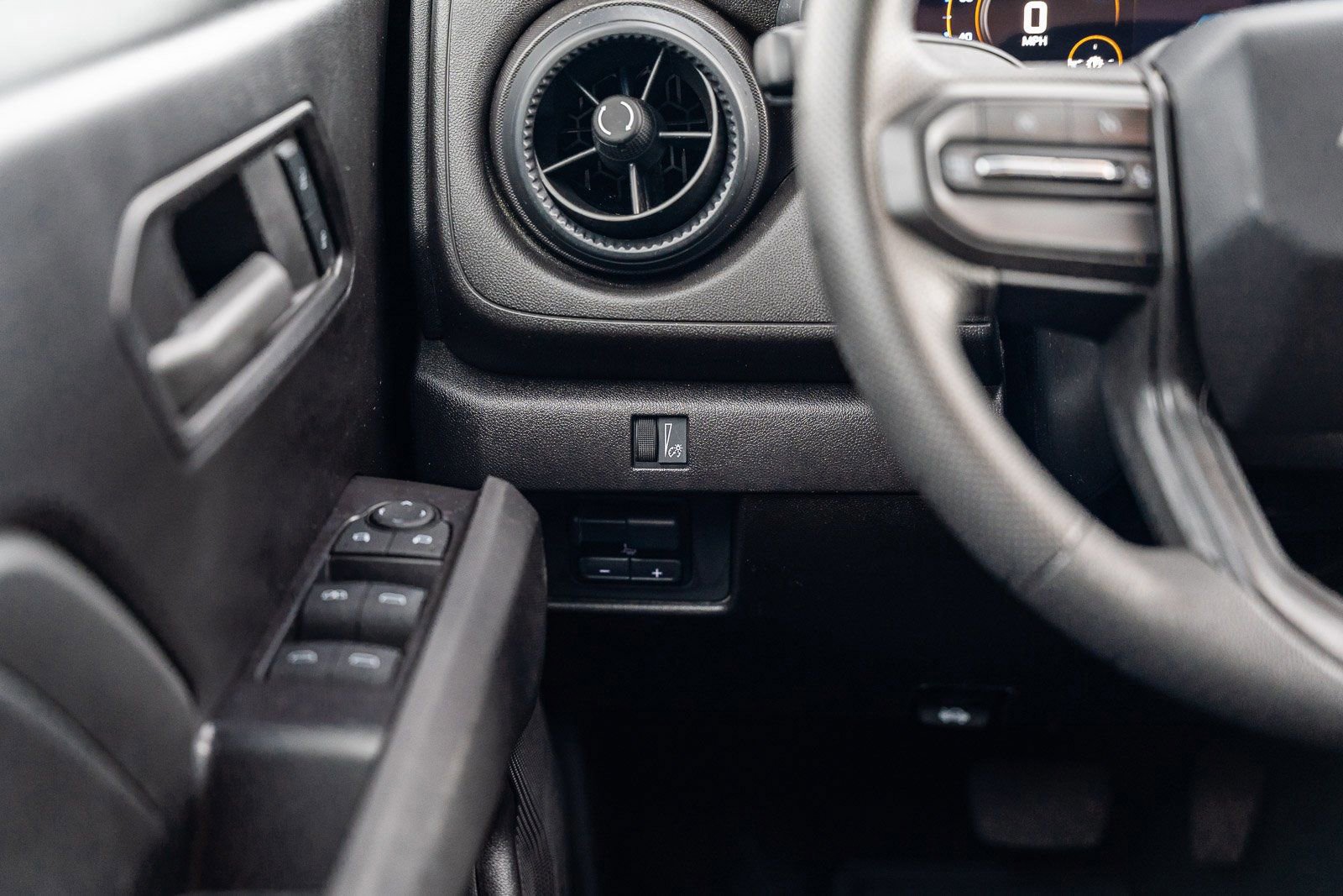 Used 2024 Chevrolet Colorado Trail Boss w/ Technology Package image 27