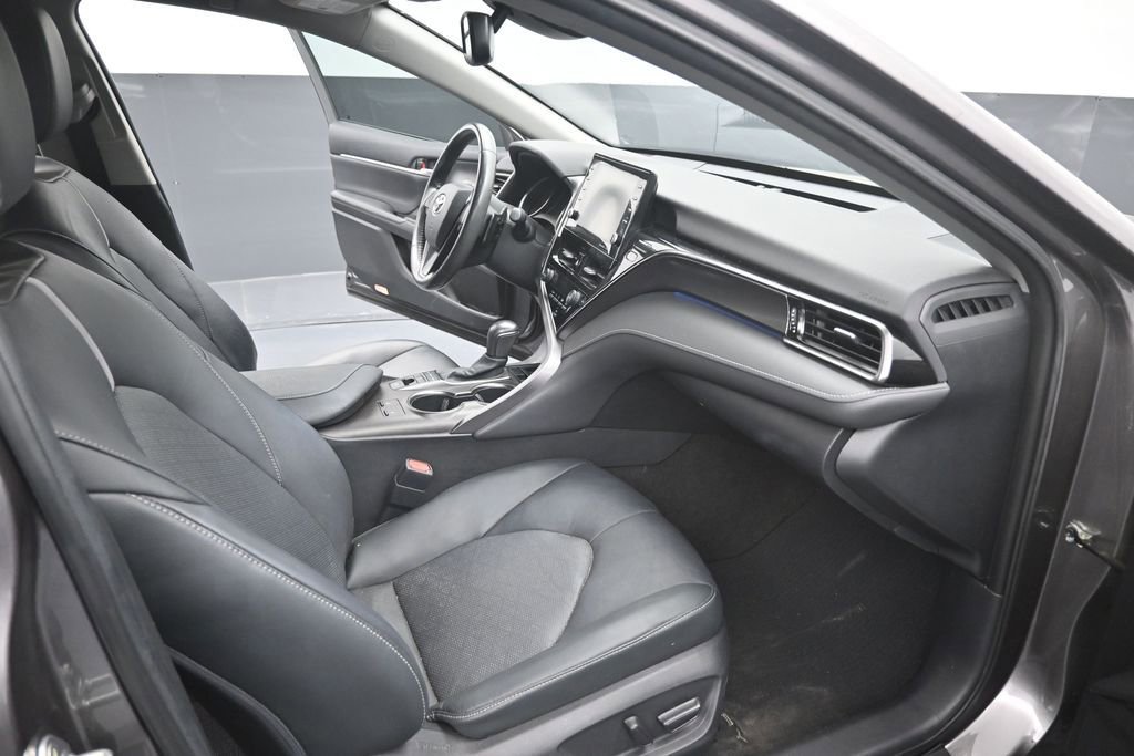 Used 2021 Toyota Camry XSE FWD image 16