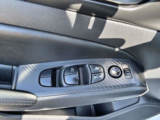 Used 2025 Nissan Altima 2.5 SV FWD image 19