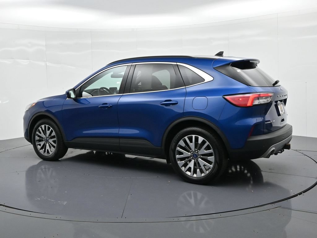 Certified 2022 Ford Escape Titanium w/ Class II Trailer Tow Package AWD/4WD image 4