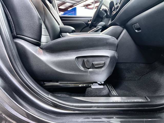 Used 2024 Toyota Highlander XLE FWD image 30