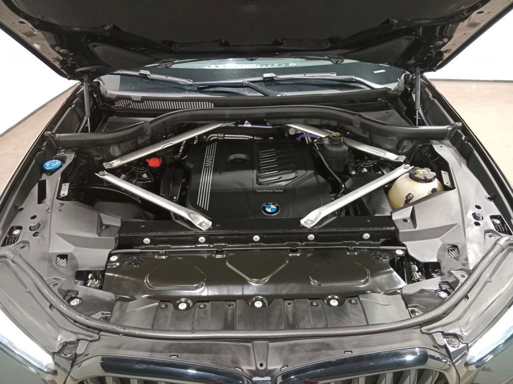 Used 2023 BMW X6 xDrive40i w/ M Sport Package image 11