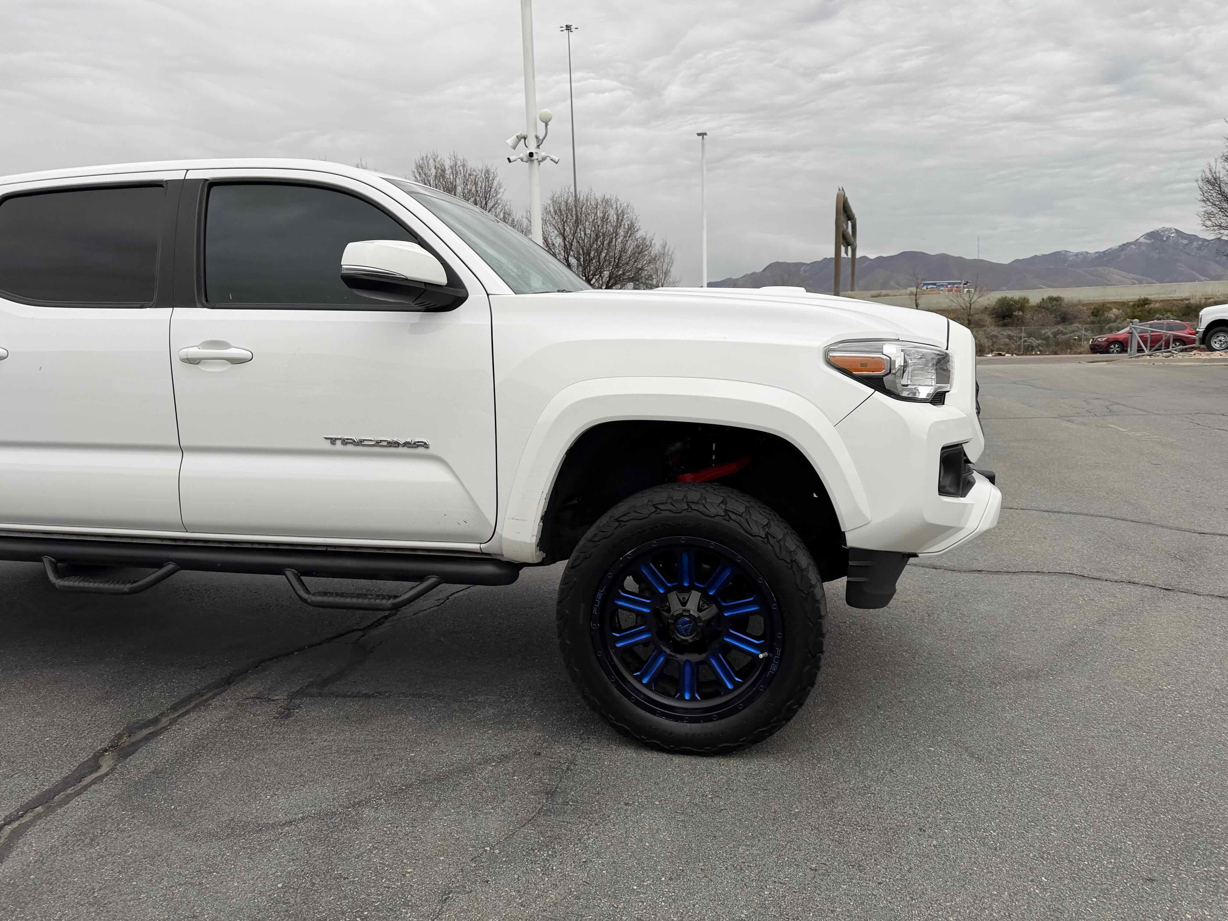 Used 2019 Toyota Tacoma TRD Sport image 10