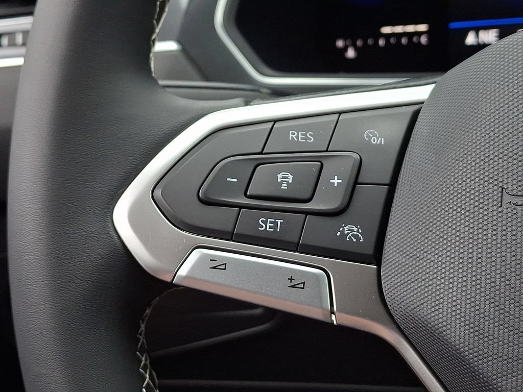Used 2022 Volkswagen Tiguan SE AWD/4WD image 21