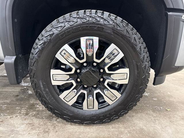 Used 2024 GMC Sierra 2500 Denali w/ Technology Package AWD/4WD image 11
