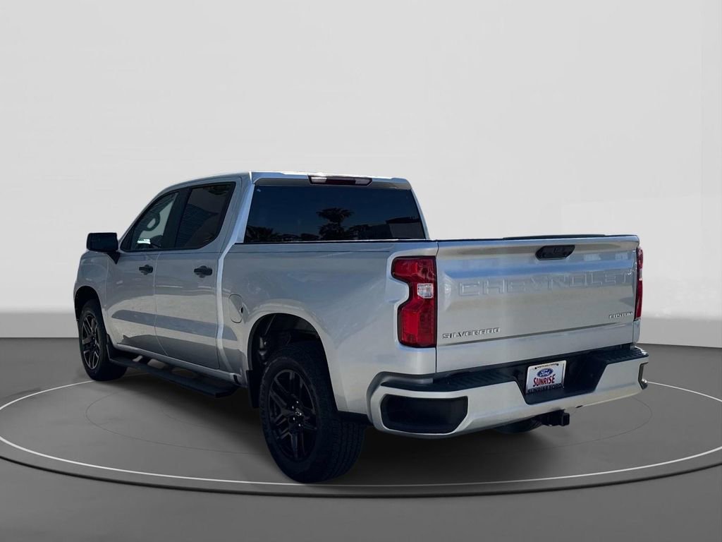 Used 2022 Chevrolet Silverado 1500 Custom RWD image 2
