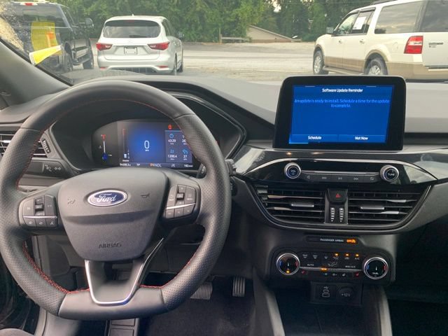 Certified 2025 Ford Escape ST-Line Select AWD/4WD image 25