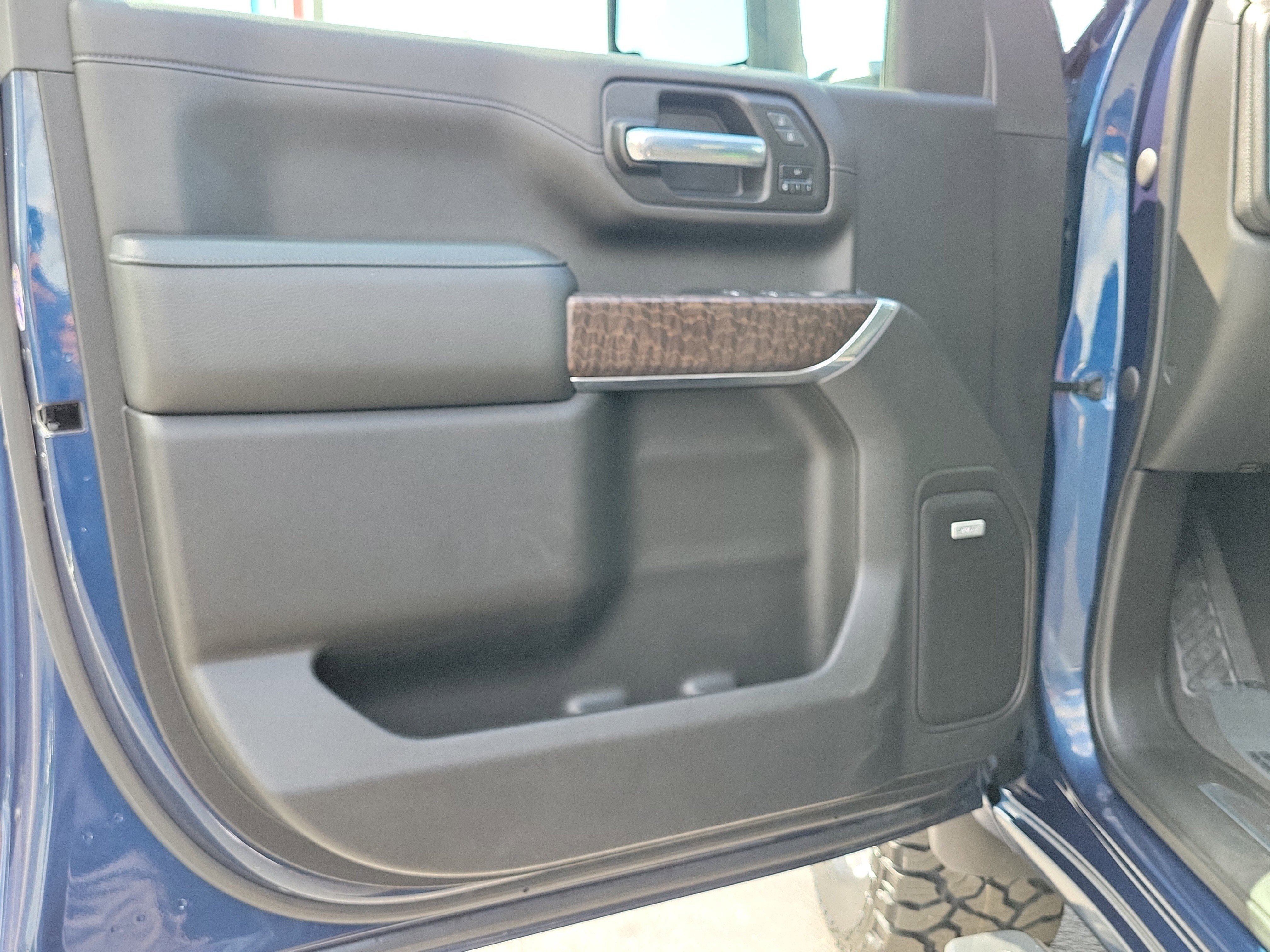 Used 2023 GMC Sierra 2500 Denali w/ Technology Package AWD/4WD image 19