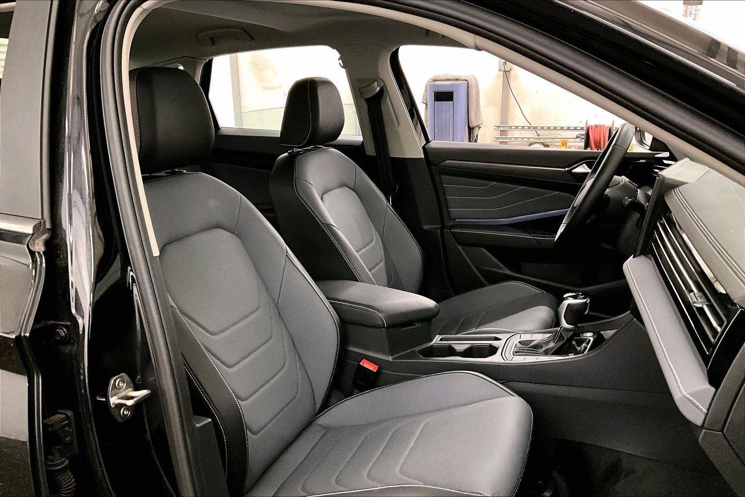 Used 2025 Volkswagen Jetta SEL image 7